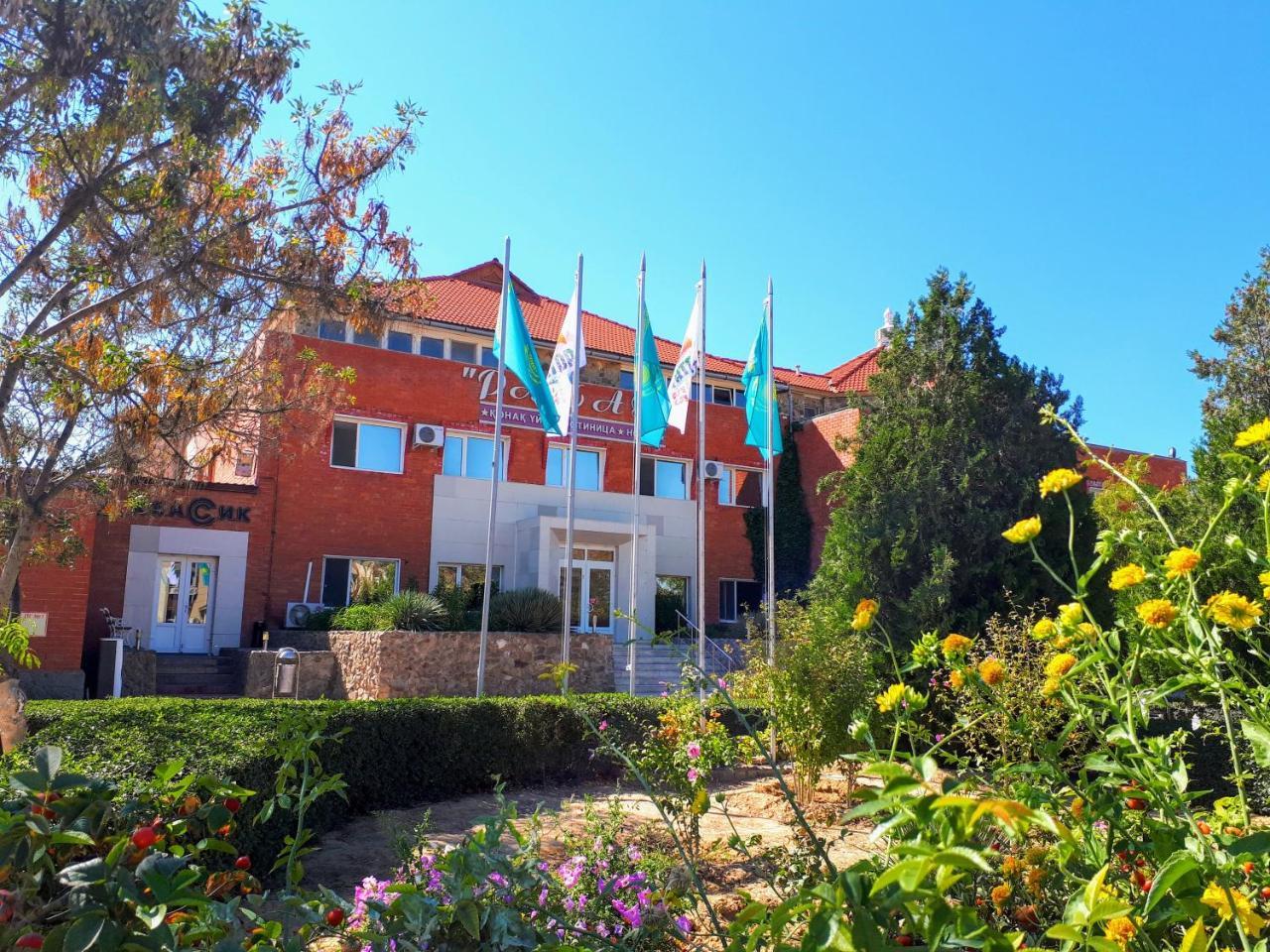 Rahat Hotel Aktau  Exterior photo
